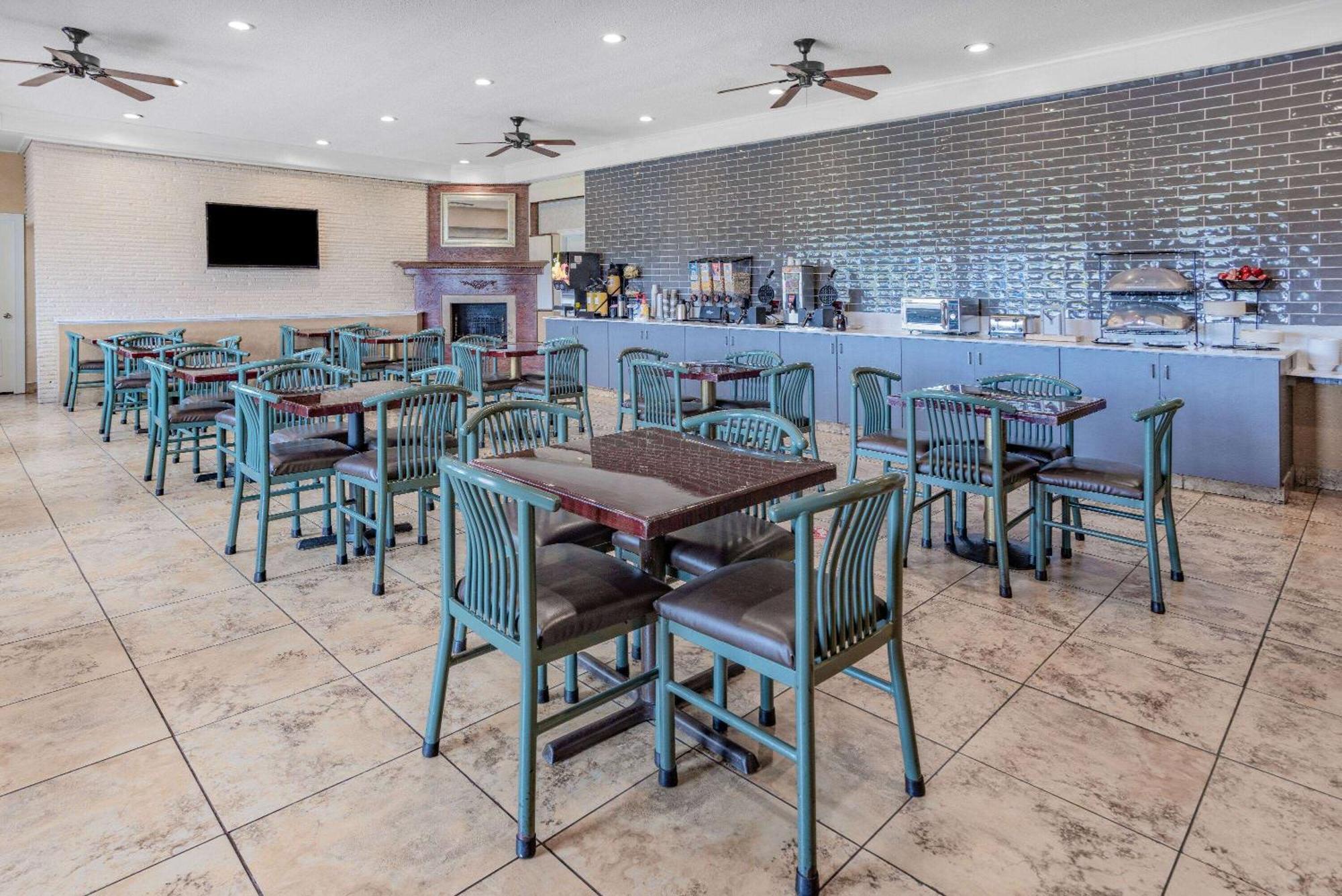 Ramada By Wyndham West Atlantic City Egg Harbor Township Εξωτερικό φωτογραφία
